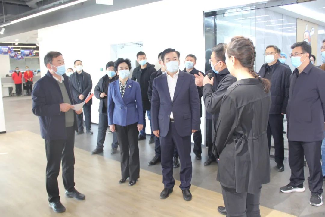 保定市委書記黨曉龍，市委副書記、市長閆繼紅等領(lǐng)導(dǎo)參觀支點匯智國際中心·小米客服總部項目